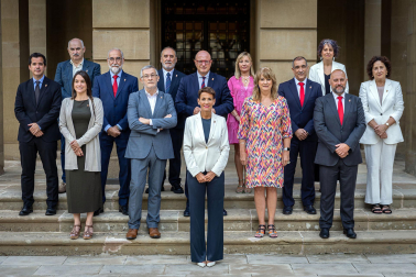 Fotos de la primera sesión de gobierno del Ejecutivo foral en el Palacio de Navarra.