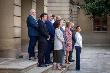 Fotos de la primera sesión de gobierno del Ejecutivo foral en el Palacio de Navarra.