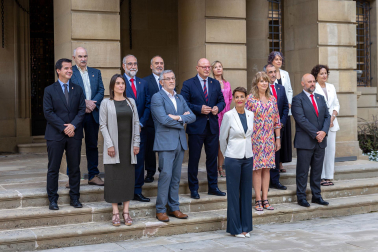 Fotos de la primera sesión de gobierno del Ejecutivo foral en el Palacio de Navarra.