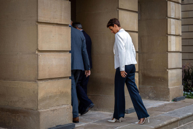 Fotos de la primera sesión de gobierno del Ejecutivo foral en el Palacio de Navarra.