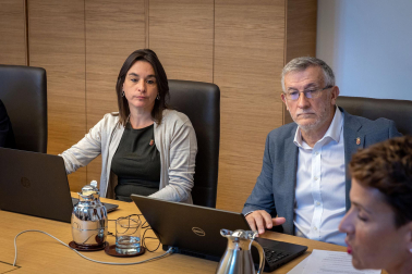 Fotos de la primera sesión de gobierno del Ejecutivo foral en el Palacio de Navarra.