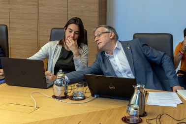 Fotos de la primera sesión de gobierno del Ejecutivo foral en el Palacio de Navarra.
