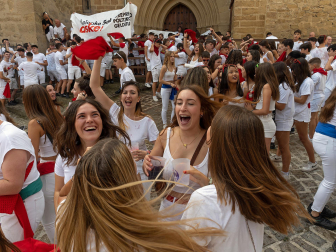 Fotos del cohete de fiestas de Artajona 2023.