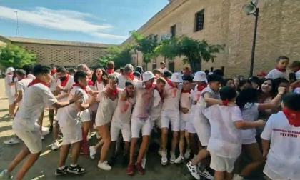 El tradicional "Bolo" tras el cohete ha dado comienzo este sábado en Fitero a las fiestas en honor a la Virgen de la Barda. Se inicia así un completo programa de actividades entre las que destacan las jotas, las actividades infantiles y la novena en honor a la patrona.