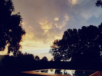 Atardecer desde las piscinas de Noáin ( Valle de Elorz). /