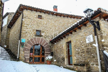 Por jubilación, este hotel está disponible para su venta en Aibar