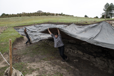 Imágenes del yacimiento de Irulegi, donde han hallado la casa con escalera de la Edad de Hierro