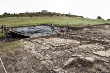 Imágenes del yacimiento de Irulegi, donde han hallado la casa con escalera de la Edad de Hierro
