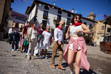 Aperitivos, bailes y misa en el día grande de las fiestas de Alsasua