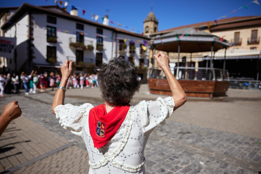Aperitivos, bailes y misa en el día grande de las fiestas de Alsasua