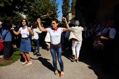 Aperitivos, bailes y misa en el día grande de las fiestas de Alsasua