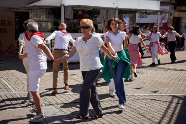 Aperitivos, bailes y misa en el día grande de las fiestas de Alsasua