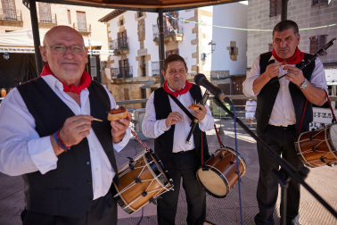 Aperitivos, bailes y misa en el día grande de las fiestas de Alsasua