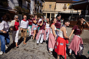 Aperitivos, bailes y misa en el día grande de las fiestas de Alsasua