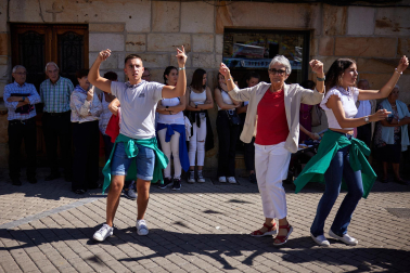 Aperitivos, bailes y misa en el día grande de las fiestas de Alsasua