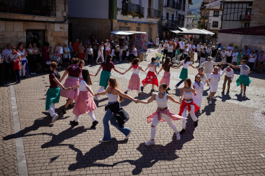 Aperitivos, bailes y misa en el día grande de las fiestas de Alsasua