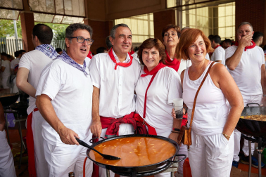 Fotos de la comida popular de fiestas de Zizur Mayor. /