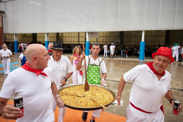 Fotos de la comida popular de fiestas de Zizur Mayor. /