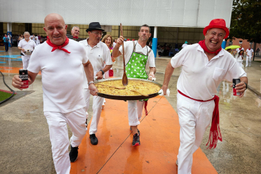 Fotos de la comida popular de fiestas de Zizur Mayor. /