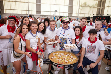 Fotos de la comida popular de fiestas de Zizur Mayor. /