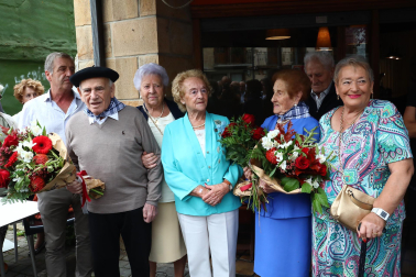 Fotos de fiestas de Alsasua en el día de homenaje a los mayores. /