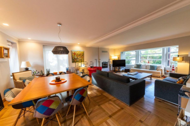 Salón de la casa a la venta en la calle Valle de Salazar