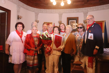 La familia de la corellana ausente, Carmen García Vicenta.