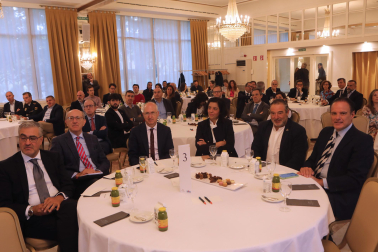 Asistentes al desayuno empresarial con María Iraburu, rectora de la Universidad de Navarra