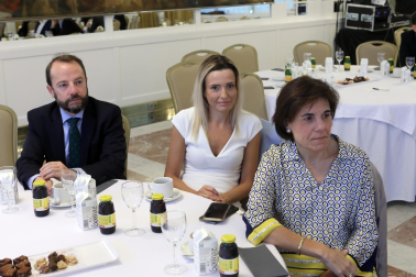 Asistentes al desayuno empresarial con María Iraburu, rectora de la Universidad de Navarra