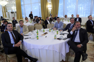 Asistentes al desayuno empresarial con María Iraburu, rectora de la Universidad de Navarra