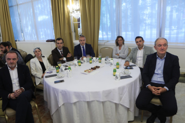 Asistentes al desayuno empresarial con María Iraburu, rectora de la Universidad de Navarra