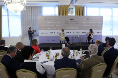 Asistentes al desayuno empresarial con María Iraburu, rectora de la Universidad de Navarra