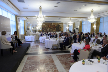 Asistentes al desayuno empresarial con María Iraburu, rectora de la Universidad de Navarra