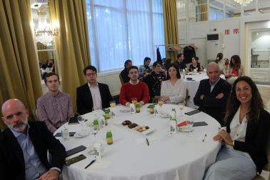Asistentes al desayuno empresarial con María Iraburu, rectora de la Universidad de Navarra