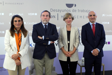 Asistentes al desayuno de trabajo con María Iraburu, rectora de la Universidad de Navarra.