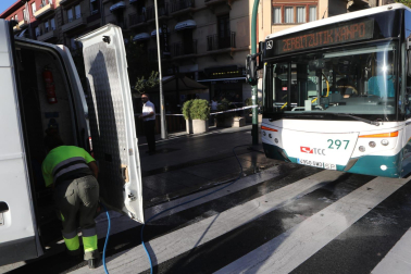 Foto del lugar del atropello mortal de una mujer por una villavesa en Pamplona./