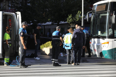 Foto del lugar del atropello mortal de una mujer por una villavesa en Pamplona./