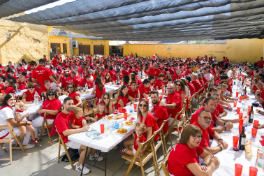 Fotos de la comida de las peñas de las fiestas de Cortes.
