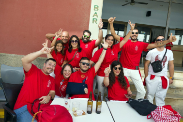 Fotos de la comida de las peñas de las fiestas de Cortes.