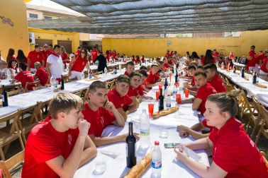 Fotos de la comida de las peñas de las fiestas de Cortes.