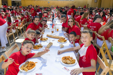 Fotos de la comida de las peñas de las fiestas de Cortes.