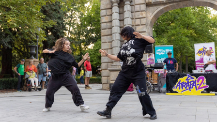 Actuaciones del festival de arte y cultura urbana Atrapa-2 en el Bosquecillo