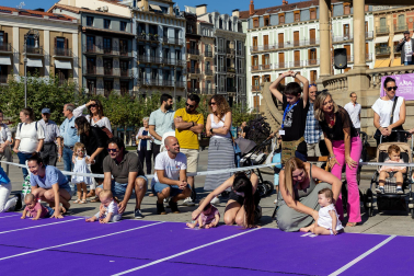Carrera de gateo en la Plaza del Castillo.