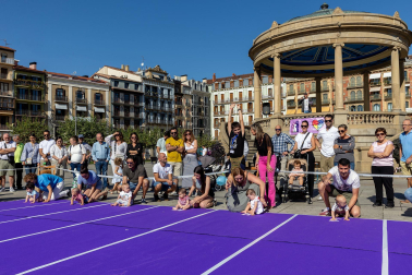 Carrera de gateo en la Plaza del Castillo.