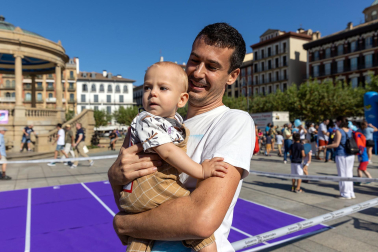 Carrera de gateo en la Plaza del Castillo.