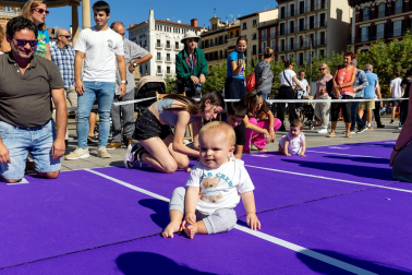 Carrera de gateo en la Plaza del Castillo.