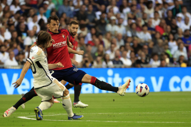 Jugadas del encuentro de la Jornada 9 de LaLiga EA Sports entre rojillos y merengues disputado en el Santiago Bernabéu