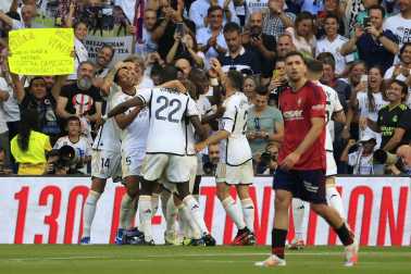 Jugadas del encuentro de la Jornada 9 de LaLiga EA Sports entre rojillos y merengues disputado en el Santiago Bernabéu