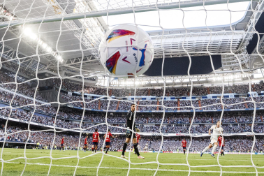 Jugadas del encuentro de la Jornada 9 de LaLiga EA Sports entre rojillos y merengues disputado en el Santiago Bernabéu