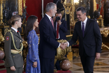 Recepción de los reyes en el Palacio Real, a la que este año se ha sumado la princesa Leonor.